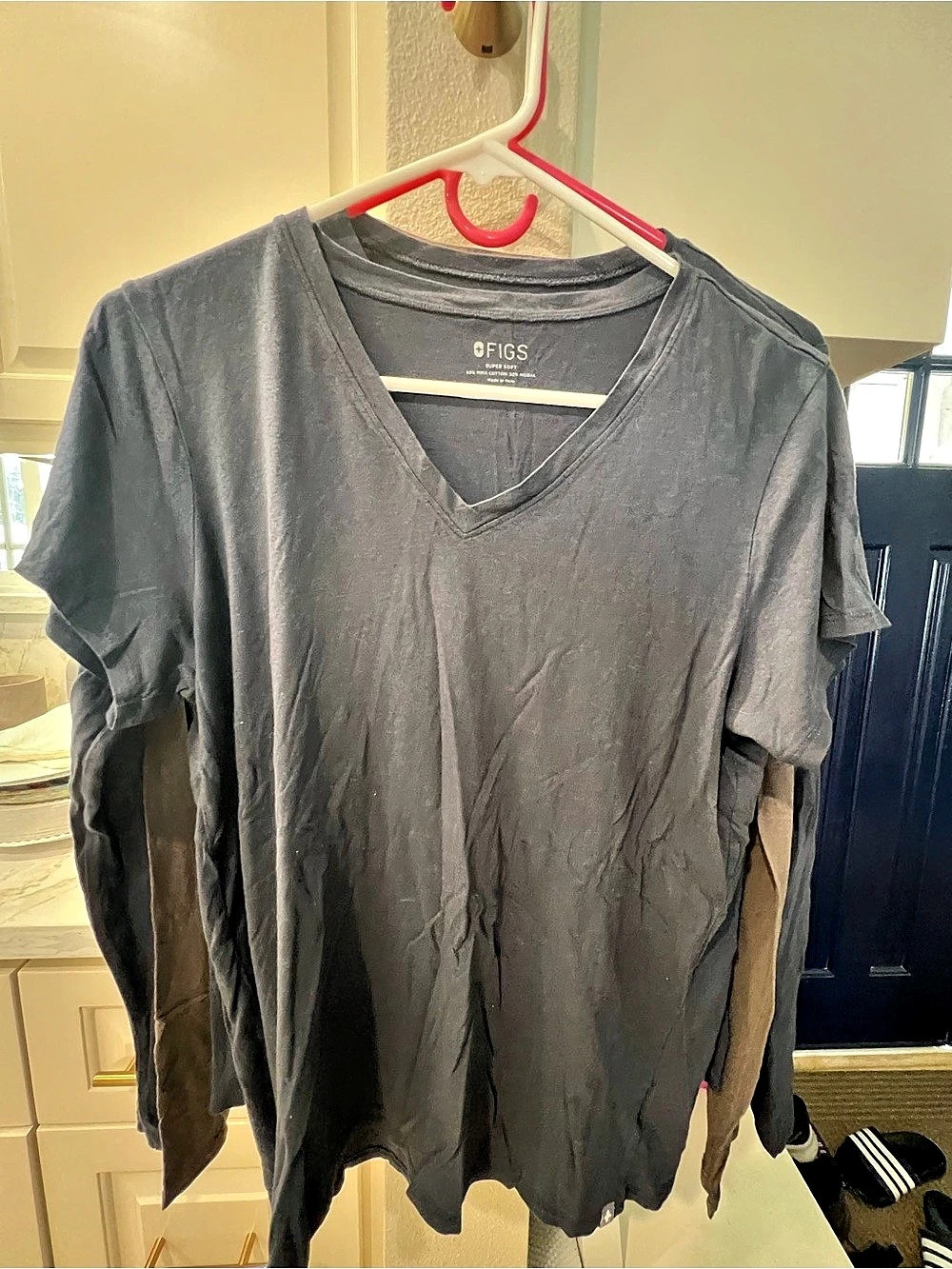FIGS Kade V-Neck Gray Size Small
